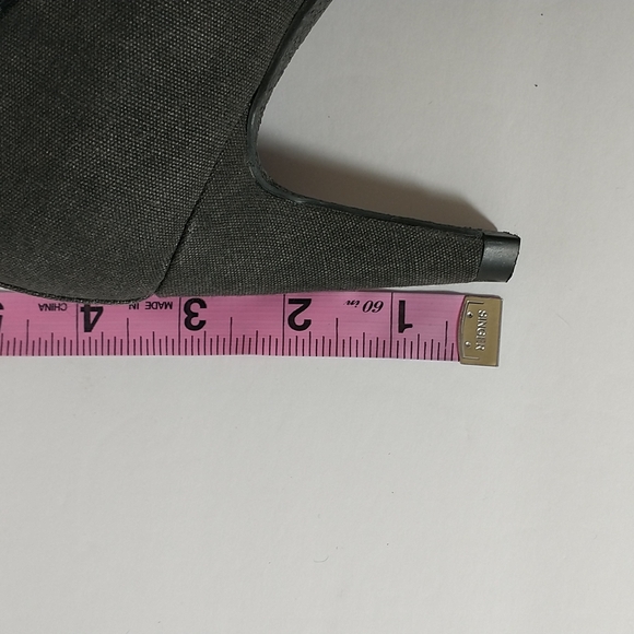 Lori Goldstein Dark Gray closed toe pump, sz 9M - Picture 11 of 11